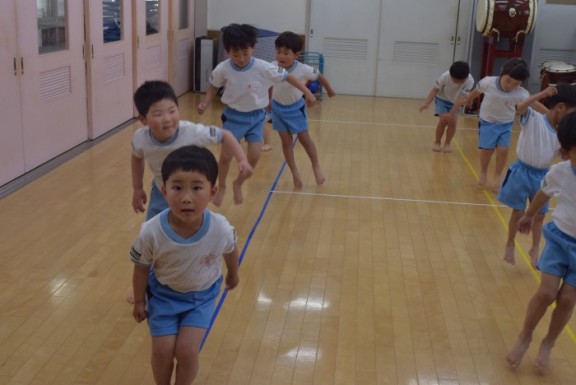 ゆり組　リズム表現の様子