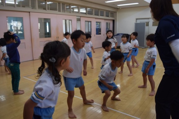 ゆり組　リトミックの様子