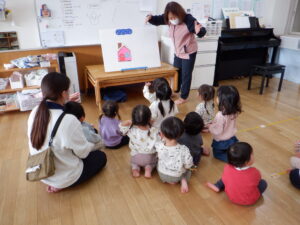 たんぽぽ組　クリスマスのリズム遊びをしました！