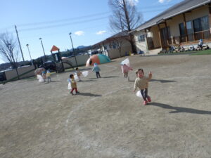 たんぽぽ組　凧あげをしました！